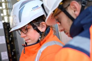 collaboratrice MESEA dans la maintenance ferroviaire